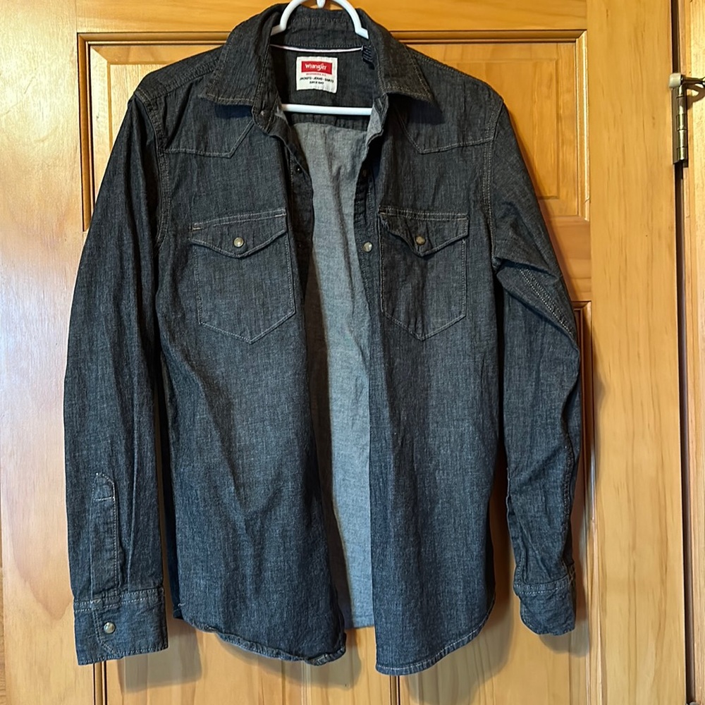 Men’s Wrangler shirt